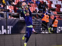 Sebastián Jurado justificó su titularidad: voló a todos lados y achicó en forma correcta en los manos a mano, e incluso tuvo buena suerte con disparos que terminaron en los postes. IMAGO7/T. Hidalgo