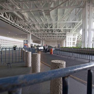 López Obrador plantea construir de nuevo T2 de AICM por "daños estructurales"