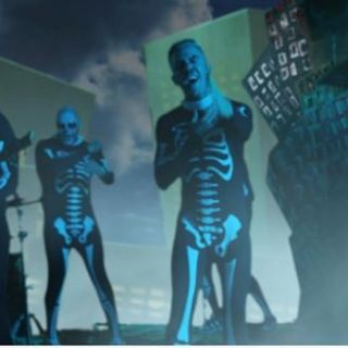 Hollywood Undead: La banda estadounidense estrena el videoclip “City of the dead” inspirado en “Beetlejuice”