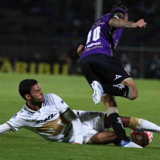 Dani Alves ayuda a Pumas a rescatar el empate