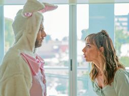 La cinta “Enfermo de amor” aborda nueve historias de romance que suceden en un solo día y esto vuelve divertida a este película dirigida por Marco Polo Constandse. En la foto, Luis Arrieta (a la izquierda) con Natalia Téllez. CORTESÍA