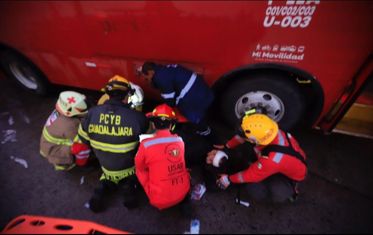 El percance ocurrió en el cruce de Avenida 16 de Septiembre y La Paz. ESPECIAL / Protección Civil Guadalajara