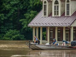 Algunas áreas del este de Kentucky registraron 20 centímetros de agua en 24 horas y alrededor de 25 mil hogares del estado se quedaron sin electricidad. AP/R. Hermens