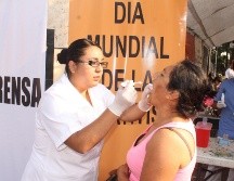 Hacen un llamado a aplicarse la prueba, sobre todo a aquellos que han estado en riesgo para evitar complicaciones. NTX/ARCHIVO