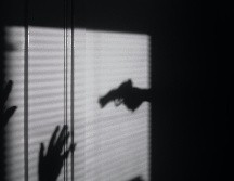 Los policías encontraron a cuatro niños muertos con heridas de bala en la residencia. ESPECIAL/UNSPLASH