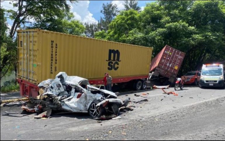 El conductor del tráiler que provocó el choque múltiple en carretera a Chapala se habría dado a la fuga. ESPECIAL