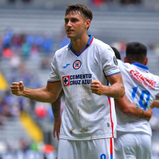 Feyenoord: Santi Giménez llega a su nuevo equipo holandés