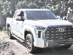Con una enorme parrilla y una buena capacidad para andar en terracería llega la nueva Tundra; así, Toyota puso a prueba sus “indestructibles”. EL INFORMADOR/M. Castillo