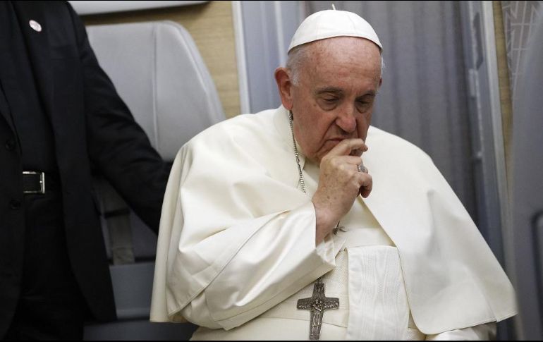 La avanzada edad del Papa, la posibilidad de que sus condiciones se agraven o sufra un accidente en la silla de ruedas durante esos viajes, despiertan preocupación. AFP / G. Mangiapane