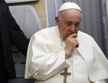 La avanzada edad del Papa, la posibilidad de que sus condiciones se agraven o sufra un accidente en la silla de ruedas durante esos viajes, despiertan preocupación. AFP / G. Mangiapane