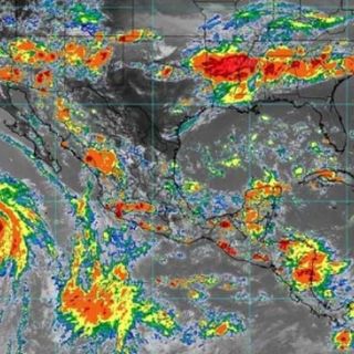 "Frank" se intensifica a huracán categoría 1, lejos de costas mexicanas