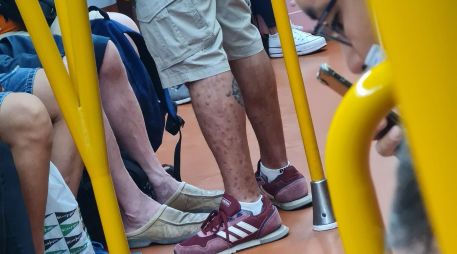 El hombre se subió contagiado de viruela del mono al metro de Madrid sin importarle que pudiera contagiar a los demás. ESPECIAL