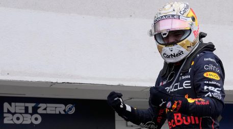 Max Verstappen tuvo una gran actuación y aseguró su liderato antes de la pausa de verano de la Fórmula Uno. AP