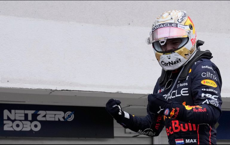 Max Verstappen tuvo una gran actuación y aseguró su liderato antes de la pausa de verano de la Fórmula Uno. AP