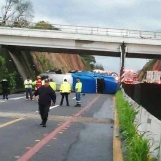 Reportan dos accidentes en autopista a Tepic