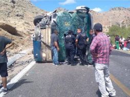 Automovilistas se detuvieron a brindar auxilio a los lesionados y se contó con el apoyo de las corporaciones policíacas estatales y municipales. ESPECIAL