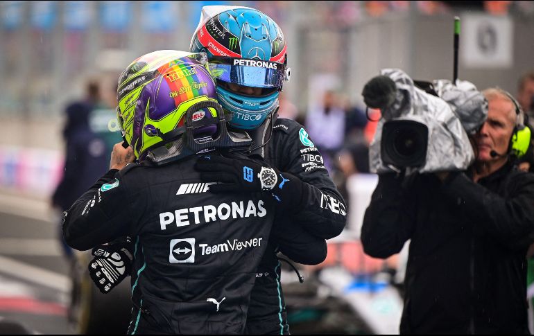 Los pilotos George Russell y Lewis Hamilton, demostraron que las nuevas adecuaciones avaladas por la FIA les beneficiaron. AFP/J. MARKOVEC
