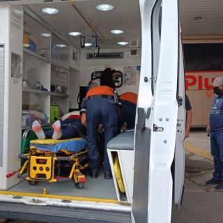 Chofer de camión foráneo atropella a dos mujeres en central camionera