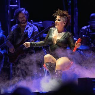 Alejandra Guzmán tiene noche dorada en la Arena Ciudad de México