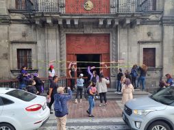 Las Paritaristas clausuraron los edificios del Ayuntamiento de Zapopan, la Comisaría Municipal del mismo municipio y Palacio de Gobierno. EL INFORMADOR / G. Gallo