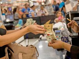 El envío de dólares a Jalisco desde EU es una fortaleza para la economía local. EL INFORMADOR/ Archivo