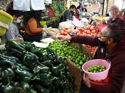 Ramírez de la O dice que el salario mínimo con el paquete se mantiene 8 mil 943 pesos, por lo si no hubiera apoyos estaría por debajo en un 12% con caída fuerte para el salario mensual. EL INFORMADOR / ARCHIVO