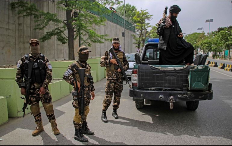 El portavoz del gobierno talibán, Zabihullah Mujahid, condenó el martes temprano el 