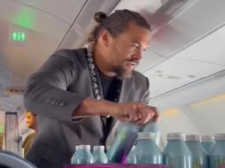 Pocos fueron los afortunados de que Jason Momoa se posara frente a sus ojos para ofrecerles con una amable sonrisa un poco de agua para hidratarse. ESPECIAL