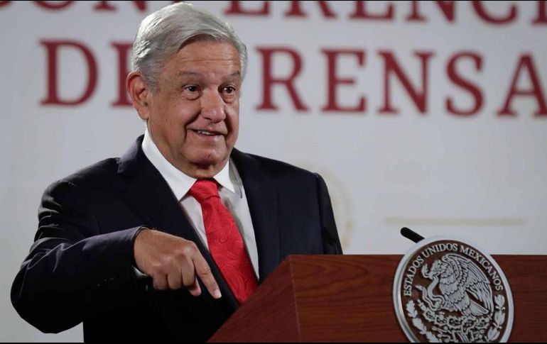 López Obrador señala que él recibe todas las críticas, entre ellas las del expresidente Felipe Calderón, y que son parte del proceso de transformación en México. SUN / D. Sánchez