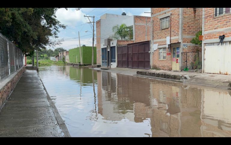 En algunos puntos del municipio, el nivel del agua alcanzó hasta el metro de altura, lo que originó el despliegue de los tres niveles de gobierno. ESPECIAL/Protección Civil Jalisco