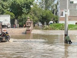 En algunos puntos del municipio, el nivel del agua alcanzó hasta el metro de altura, lo que originó el despliegue de los tres niveles de gobierno. ESPECIAL/Protección Civil Jalisco