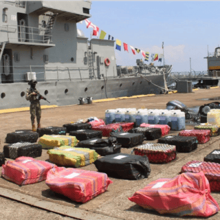 Michoacán: Caen tres que llevaban tonelada y media de cocaína en una lancha, en Michoacán