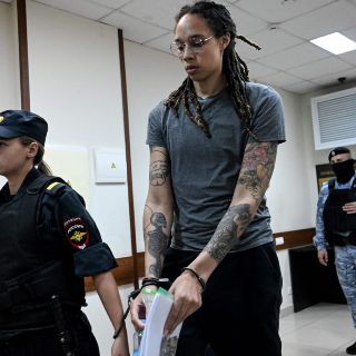 Basquetbolista de EU es condenada a prisión en Rusia por tráfico de drogas