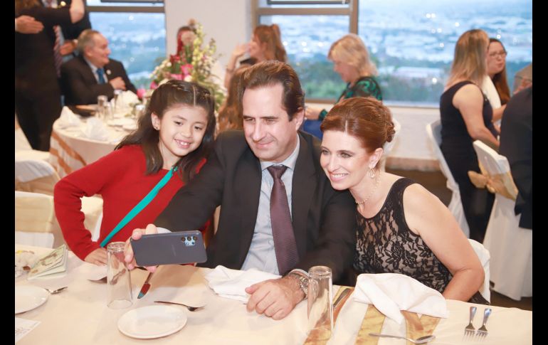 Regina de la Cruz, Ricardo de la Cruz y Cecilia Guerrero. GENTE BIEN JALISCO/Antonio Martínez