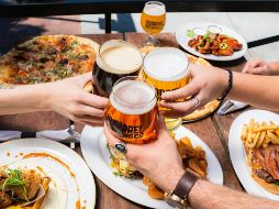 Celebra el Día Internacional de la Cerveza con moderación y la mejor compañía. ESPECIAL/Photo by Elevate on Unsplash.