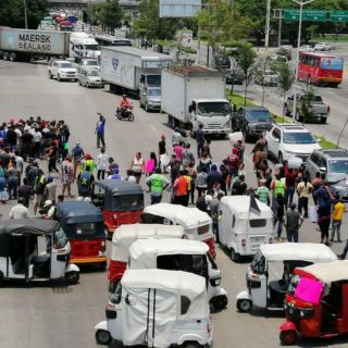 López Mateos: Mototaxistas bloquean la avenida y provocan caos vial