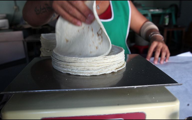 Las tortillas en Jalisco incrementaron este año seis pesos y la próxima semana se espera una nueva alza. EL INFORMADOR/ ARCHIVO