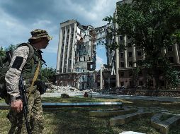 Ucrania acusó a Rusia de haber realizado tres bombardeos cerca de un reactor de la central de Zaporiyia. AP/E. Maloletka