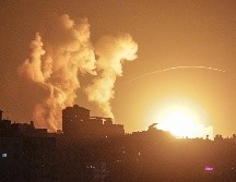 La televisión israelí mostró la intercepción de dos cohetes disparados desde Gaza y sonaron las alarmas de ataque aéreo en el centro de Israel. EFE/M. Saber