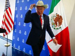 Ken Salazar expresó sus condolencias por el asesinato de los sacerdotes jesuitas. SUN/ARCHIVO