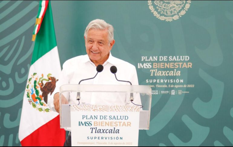 Fotografía cedida por la Presidencia de México que muestra al Mandatario Andrés Manuel López Obrador durante una gira de trabajo en Tlaxcala. EFE/Presidencia de México
