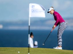 López tuvo problemas con su tiro de acercamiento al green, de ahí su desplome. AFP/N. Hanna