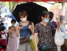 Los turistas que desean salir de Sanya tienen que dar negativo en el virus en cinco pruebas PCR en siete días. EFE/W. Hao