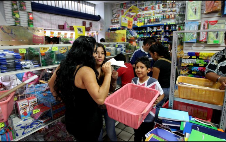 La inflación y los dos años de pandemia incrementaron los precios de los útiles escolares. EL INFORMADOR/ ARCHIVO
