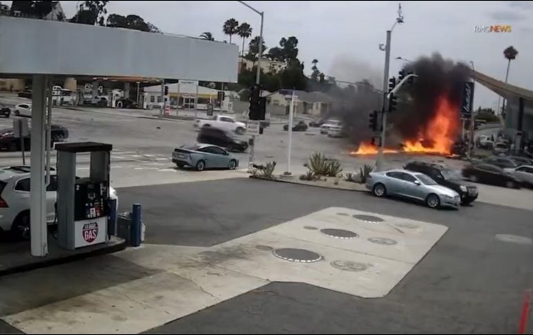 Al menos seis vehículos se vieron envueltos en el choque, de los cuales 3 SE prendieron en llamas. ESPECIAL