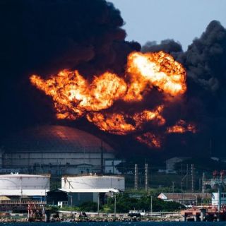 AMLO enviará elementos de Pemex y la Sedena a Cuba tras incendio de tanque