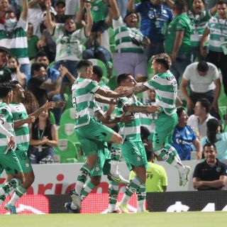 Santos baila a un débil y flojo Cruz Azul