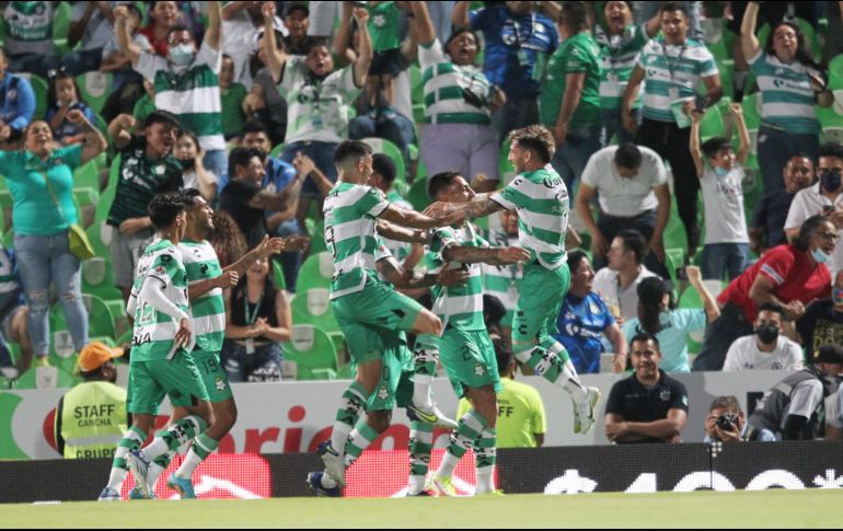 Javier Correa marcó de nuevo con la playera de Santos y abrió el camino a la victoria. IMAGO7