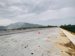 López Obrador agradeció a los ejidatarios que impugnaban la conclusión de la obra por haber retirado los amparos interpuestos, y permitieron las negociaciones para proceder a terminar dicha vía. ESPECIAL /