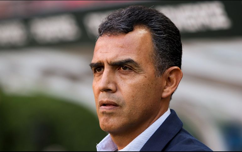 Lo grave es que el actual entrenador del Guadalajara cuenta con ocho partidos consecutivos sin poder llevar al equipo a la victoria. IMAGO7